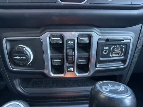 Used 2018 Jeep Wrangler Unlimited Sahara w/ LED Lighting Group image 42