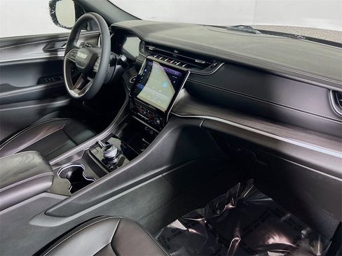 Used 2024 Jeep Grand Cherokee Limited 4xe image 27