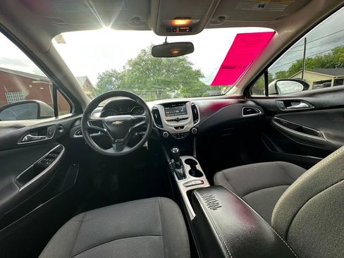 Used 2018 Chevrolet Cruze LS FWD image 16