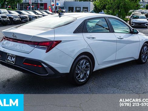 Used 2024 Hyundai Elantra SEL FWD image 5