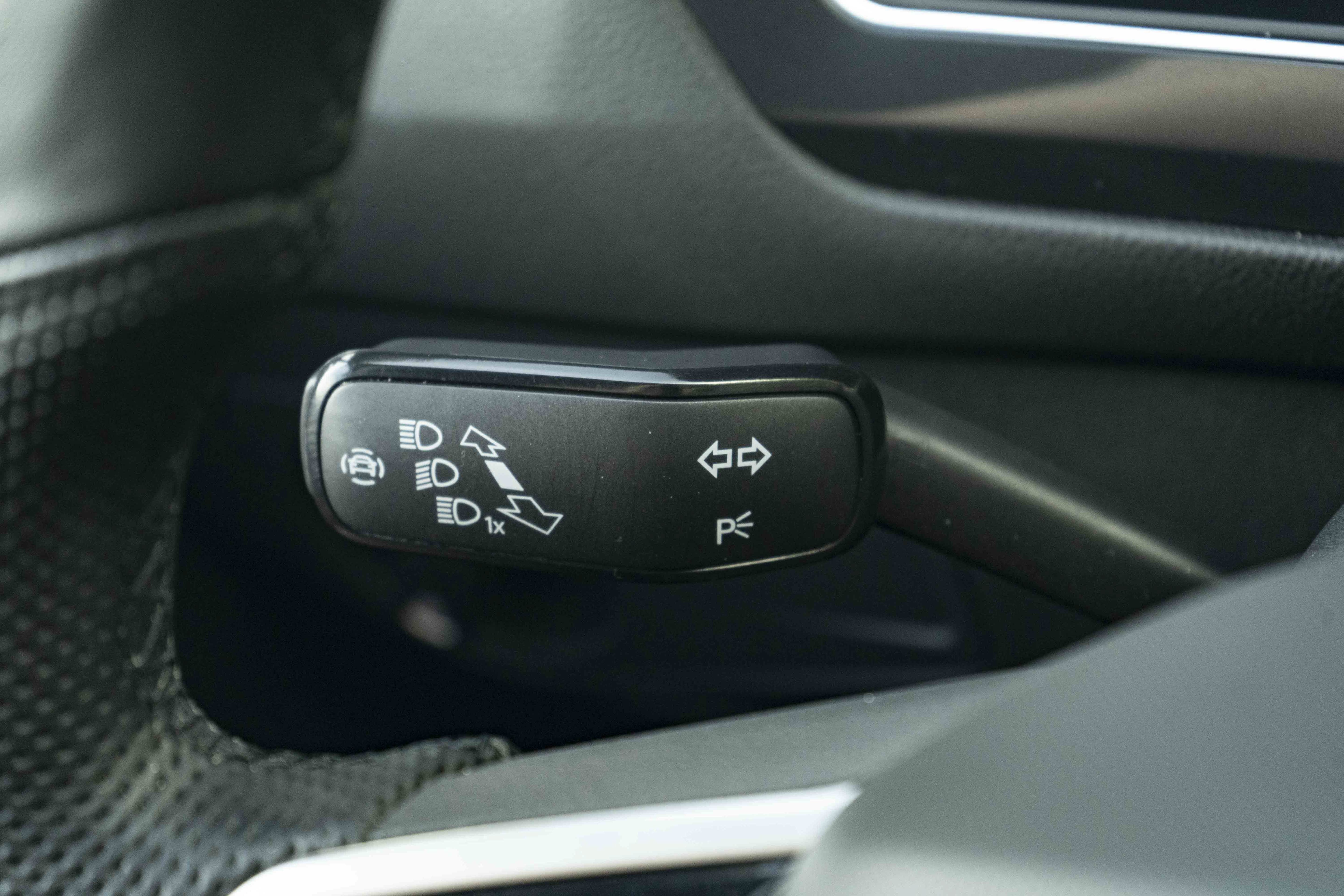 Certified 2022 Volkswagen Tiguan SE R-Line FWD image 21