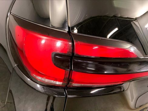 Used 2024 Chrysler Pacifica Touring-L FWD image 28