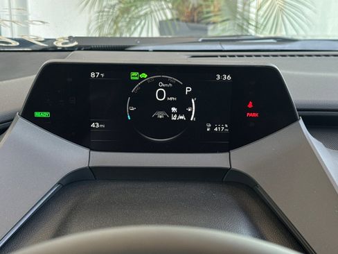 Certified 2025 Toyota Prius Plug-In Hybrid image 30