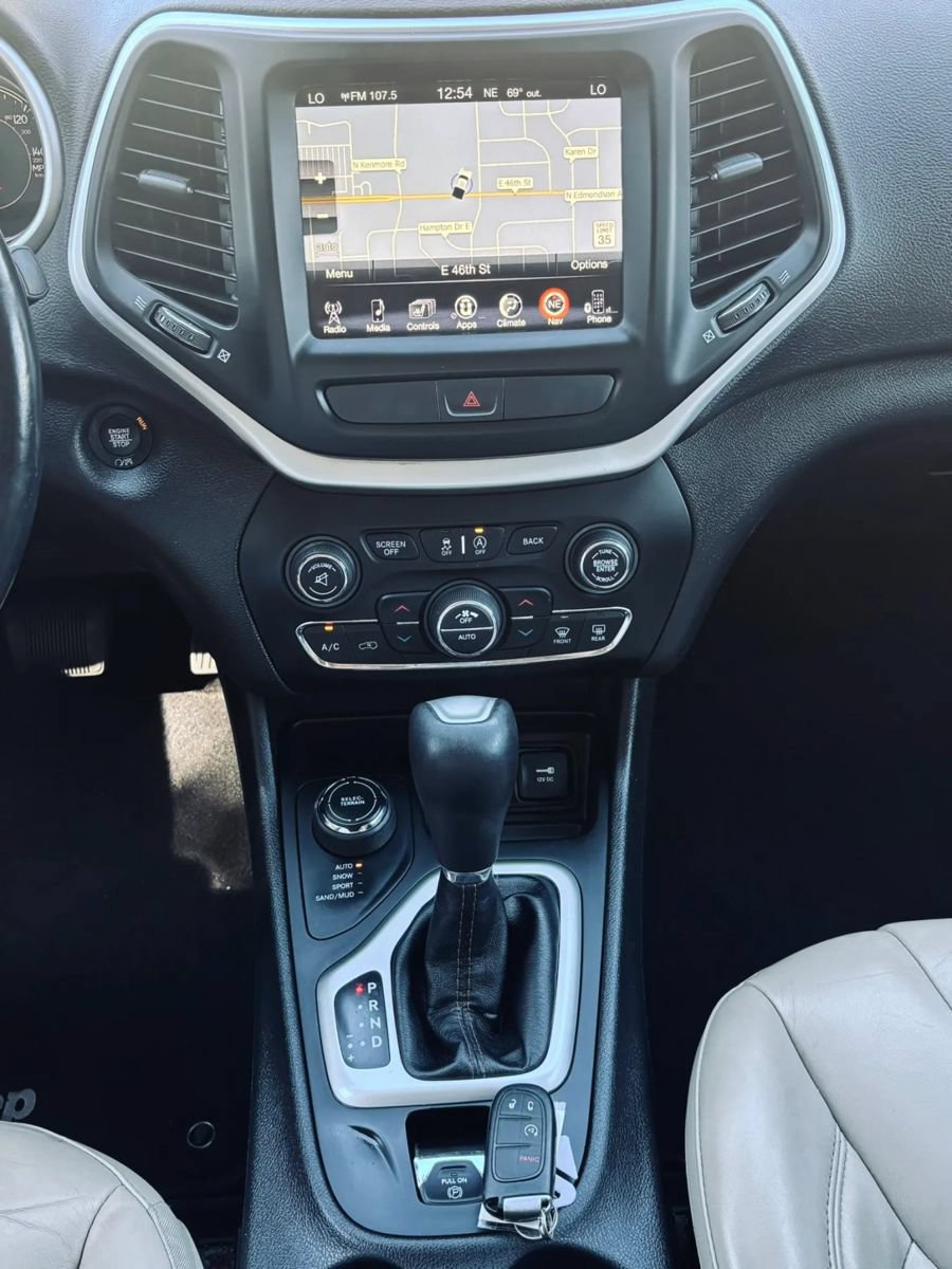 Used 2017 Jeep Cherokee Limited w/ Trailer Tow Group AWD/4WD image 20