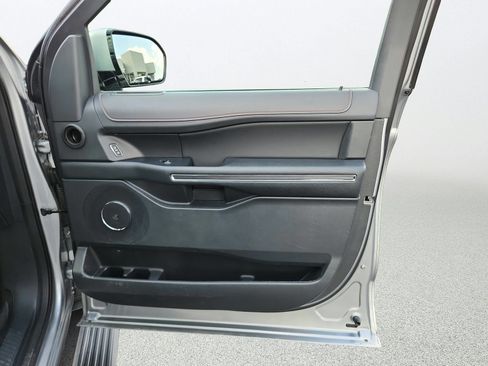 Used 2023 Ford Expedition Limited AWD/4WD image 30