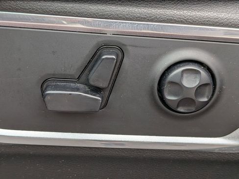 Used 2019 RAM 1500 Laramie AWD/4WD image 16