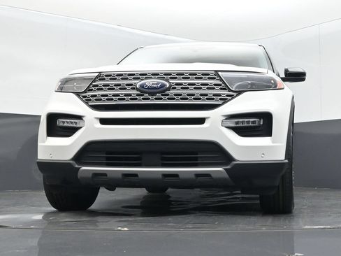 Used 2021 Ford Explorer Limited w/ Equipment Group 301A AWD/4WD image 11