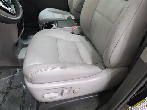 Used 2017 Toyota Sienna XLE Premium image 29