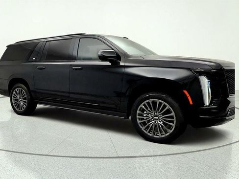 Used 2025 Cadillac Escalade ESV Sport Platinum AWD/4WD image 3
