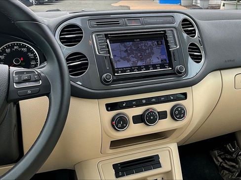 Used 2016 Volkswagen Tiguan SE FWD image 6