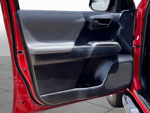Used 2020 Toyota Tacoma SR5 AWD/4WD image 21