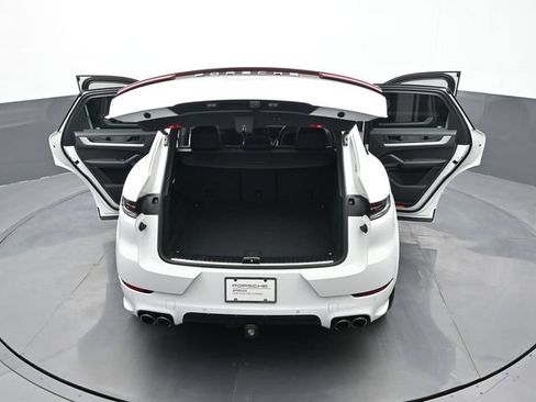 Certified 2025 Porsche Cayenne AWD/4WD image 27