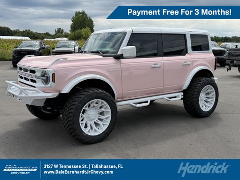 Used 2025 Ford Bronco Outer Banks AWD/4WD image 1