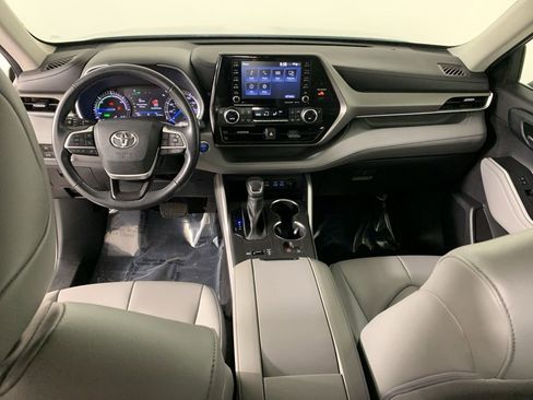 Used 2022 Toyota Highlander XLE AWD/4WD image 37