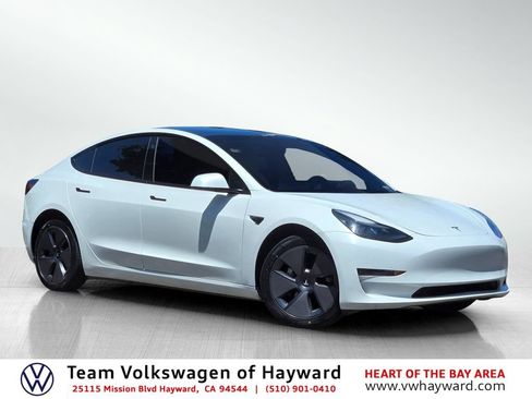 Used 2023 Tesla Model 3 Standard Range RWD image 1