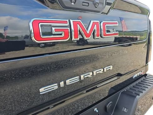 Used 2024 GMC Sierra 2500 AT4 w/ AT4 Preferred Package AWD/4WD image 9