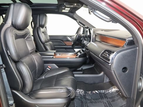 Used 2019 Lincoln Navigator Reserve image 14