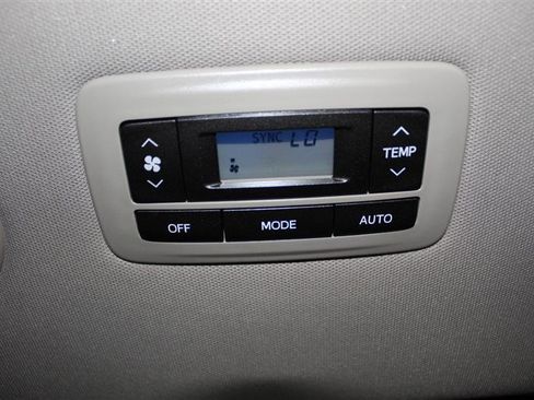 Used 2017 Toyota Sienna Limited Premium image 27