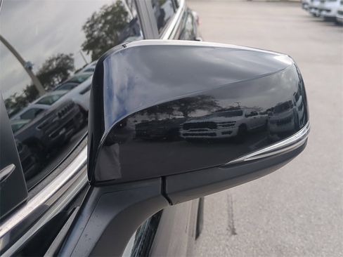 Used 2024 Toyota Highlander LE image 13