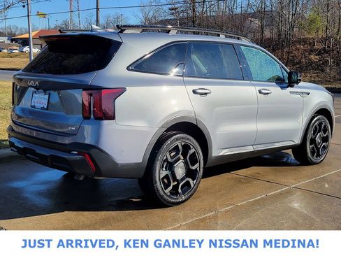 Used 2024 Kia Sorento SX image 3