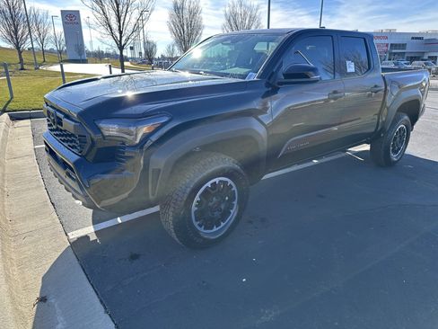 Used 2026 Toyota Tacoma TRD Off-Road w/ TRD Off Road Upgrade Package AWD/4WD image 6