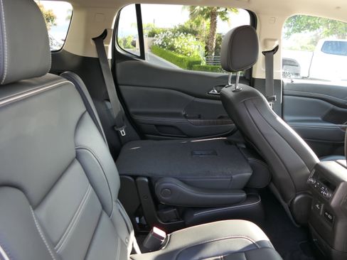 Used 2023 GMC Acadia Denali w/ Denali Technology Package AWD/4WD image 25