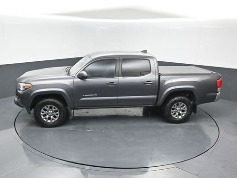 Used 2017 Toyota Tacoma SR5 image 12
