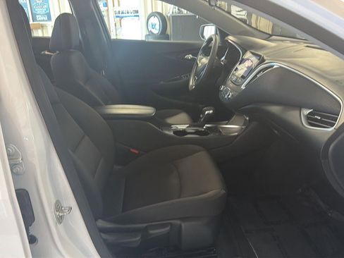 Used 2024 Chevrolet Malibu LT image 14