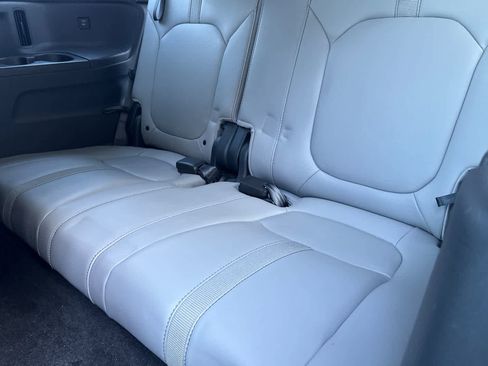 Used 2024 Honda Pilot Touring image 16