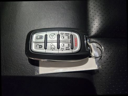 Used 2023 Chrysler Pacifica Touring-L FWD image 21