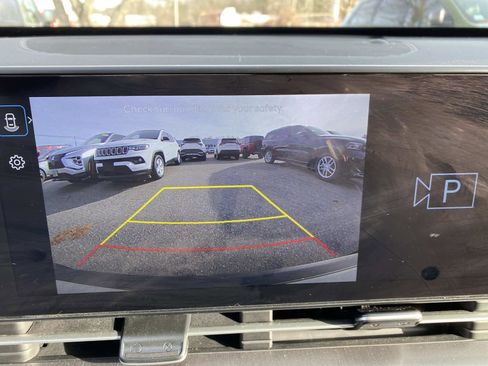 Used 2025 Hyundai Kona SEL image 13