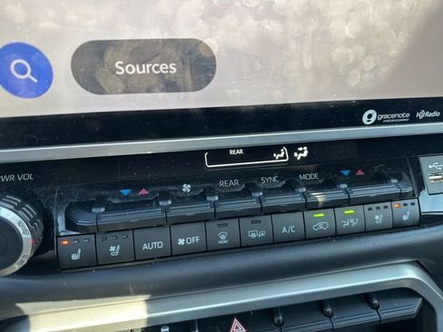 Used 2023 Toyota Sequoia Platinum image 28