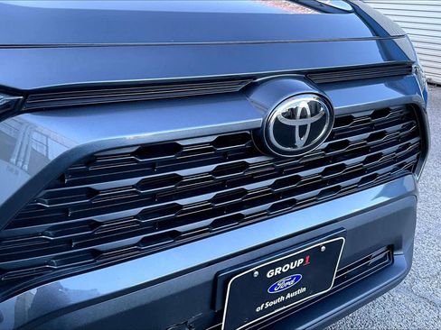 Used 2022 Toyota RAV4 LE image 29