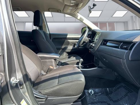 Used 2020 Mitsubishi Outlander ES AWD/4WD image 24