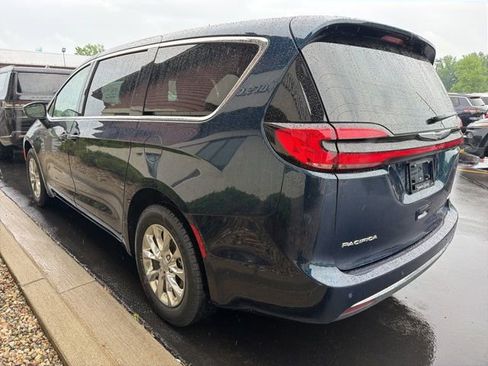 Used 2023 Chrysler Pacifica Touring-L AWD/4WD image 13