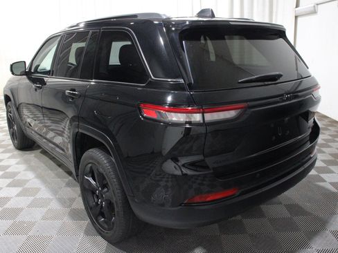 Used 2023 Jeep Grand Cherokee Limited w/ Black Appearance Package AWD/4WD image 34