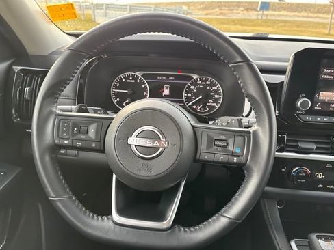 Used 2024 Nissan Pathfinder SV w/ SV Premium Package image 14