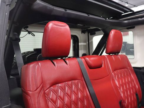 Used 2019 Jeep Wrangler Unlimited Sahara w/ Quick Order Package 24M Moab AWD/4WD image 28