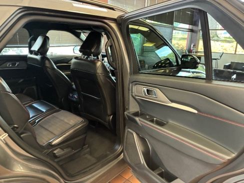 Used 2025 Ford Explorer ST-Line w/ ST-Line Street Pack AWD/4WD image 34