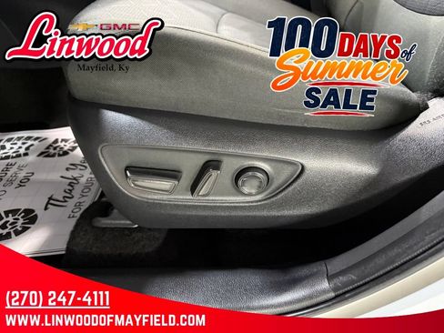 Used 2025 Toyota RAV4 XLE FWD image 19