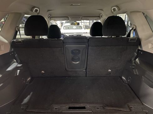 Used 2015 Nissan Rogue SV FWD image 21