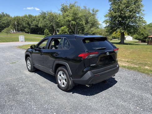 Used 2021 Toyota RAV4 XLE w/ XLE Grade Weather Package AWD/4WD image 7