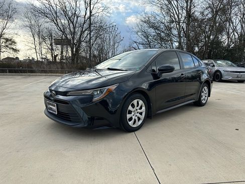 Used 2024 Toyota Corolla LE image 1