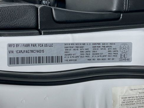 Used 2021 Jeep Grand Cherokee Altitude image 32