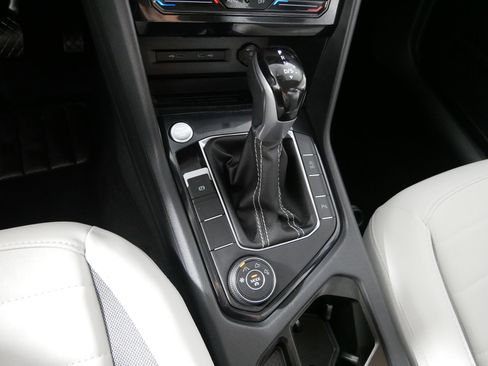 Used 2025 Volkswagen Taos SE image 24