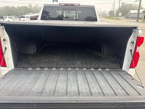 Used 2019 Chevrolet Silverado 1500 High Country w/ Technology Package AWD/4WD image 17