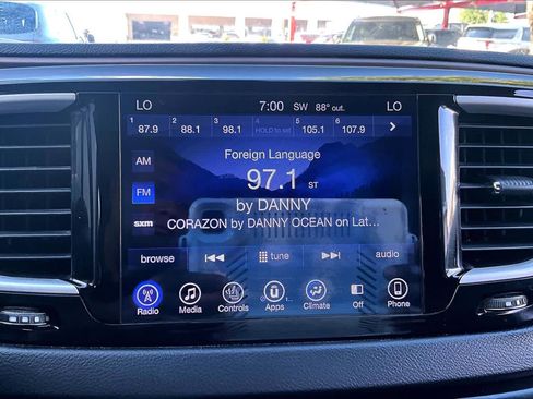 Used 2017 Chrysler Pacifica Touring-L FWD image 31