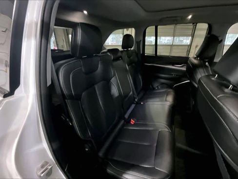 Used 2023 Jeep Grand Cherokee Limited w/ Luxury Tech Group II image 20