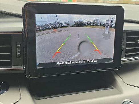 Used 2022 Ford Explorer XLT w/ Equipment Group 202A image 17