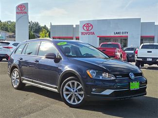 Used 2017 Volkswagen Golf Alltrack S image 1